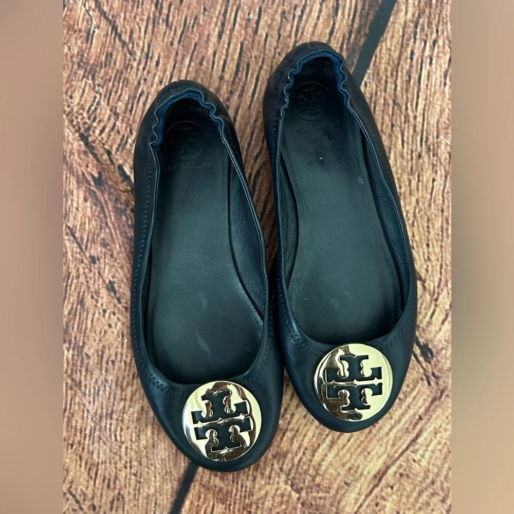 TORY BURCH Reva Blue leather gold metal logo‎ detail ballet flats shoes size 7